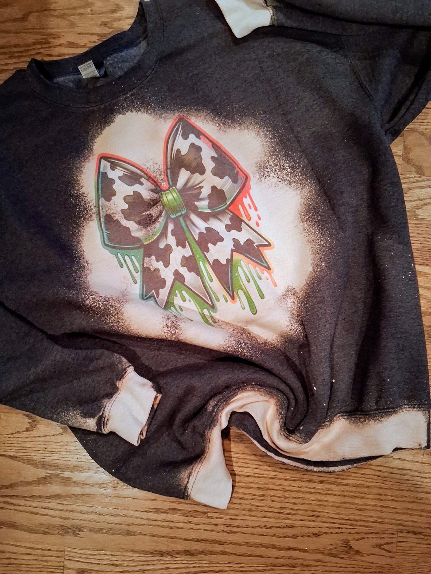 Cowhide ribbon bleach sweatshirt